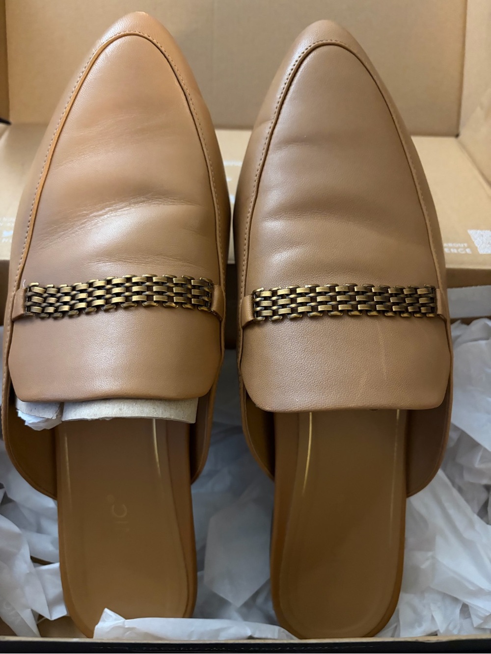 Vionic Starling Mules in camel leather, featuring a polished metal chain accent